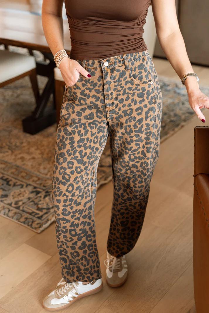 Leopard Ankle-Length Barrell Jeans by Entro