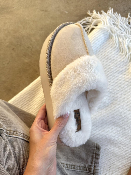 Cream Delaney Slides by Very G